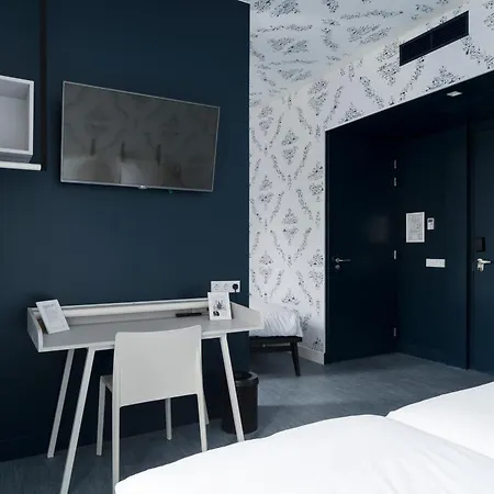 Kaboom Hotel 3*