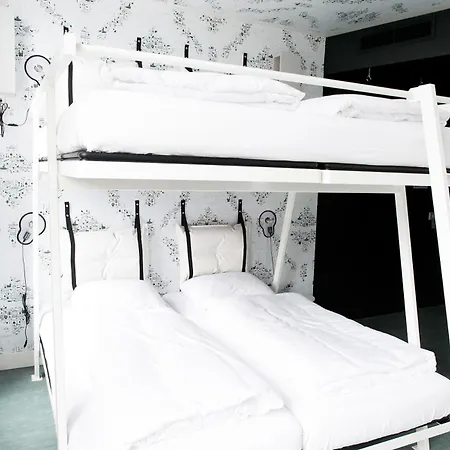 Hotel Kaboom 3*
